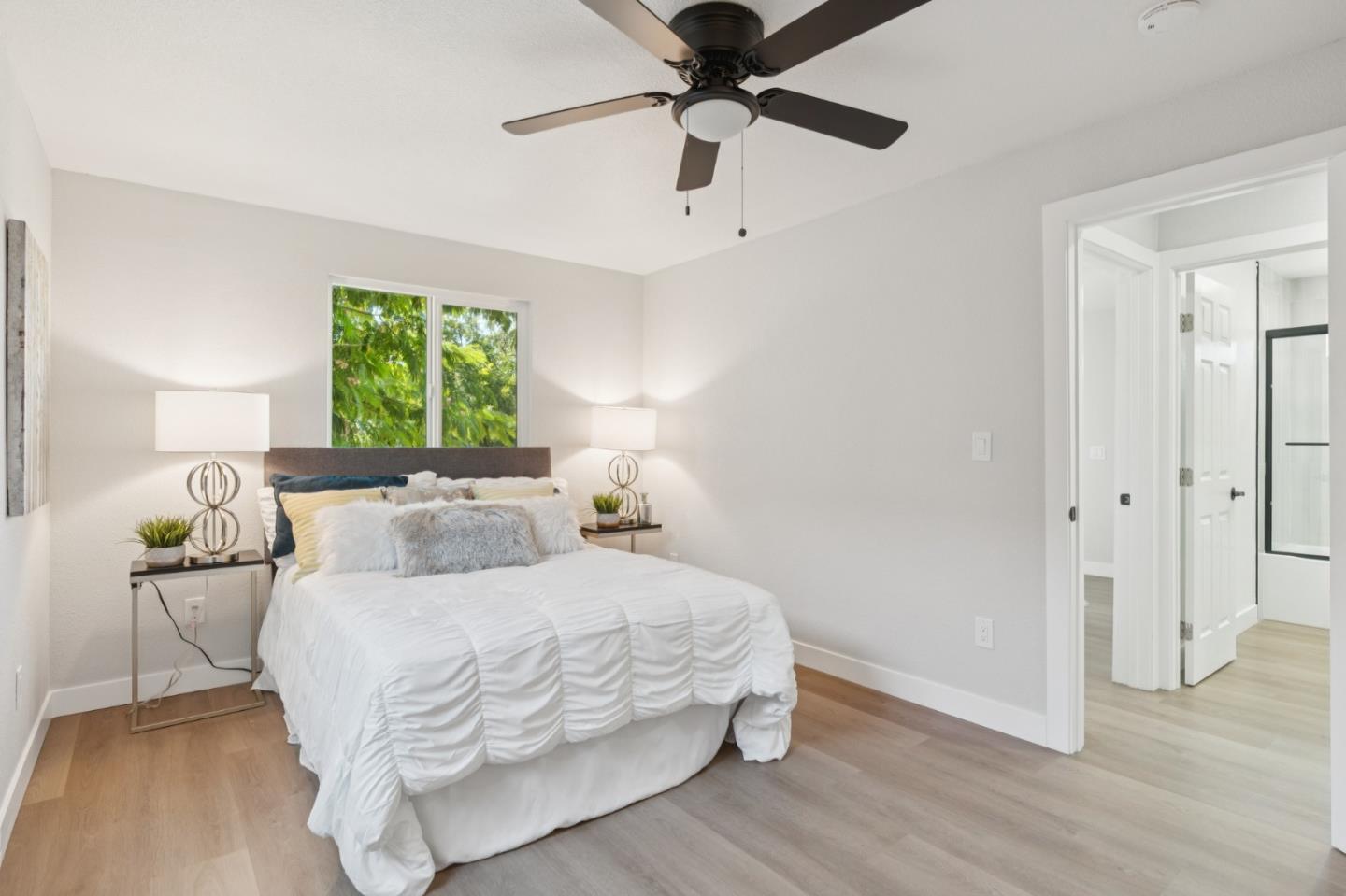 Detail Gallery Image 9 of 15 For 951 Hillcrest Rd, Hollister,  CA 95023 - 2 Beds | 1 Baths