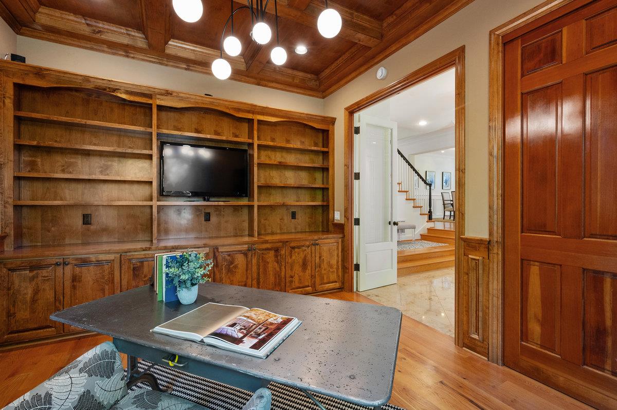 Detail Gallery Image 11 of 49 For 1509 Los Montes Dr, Burlingame,  CA 94010 - 5 Beds | 4 Baths