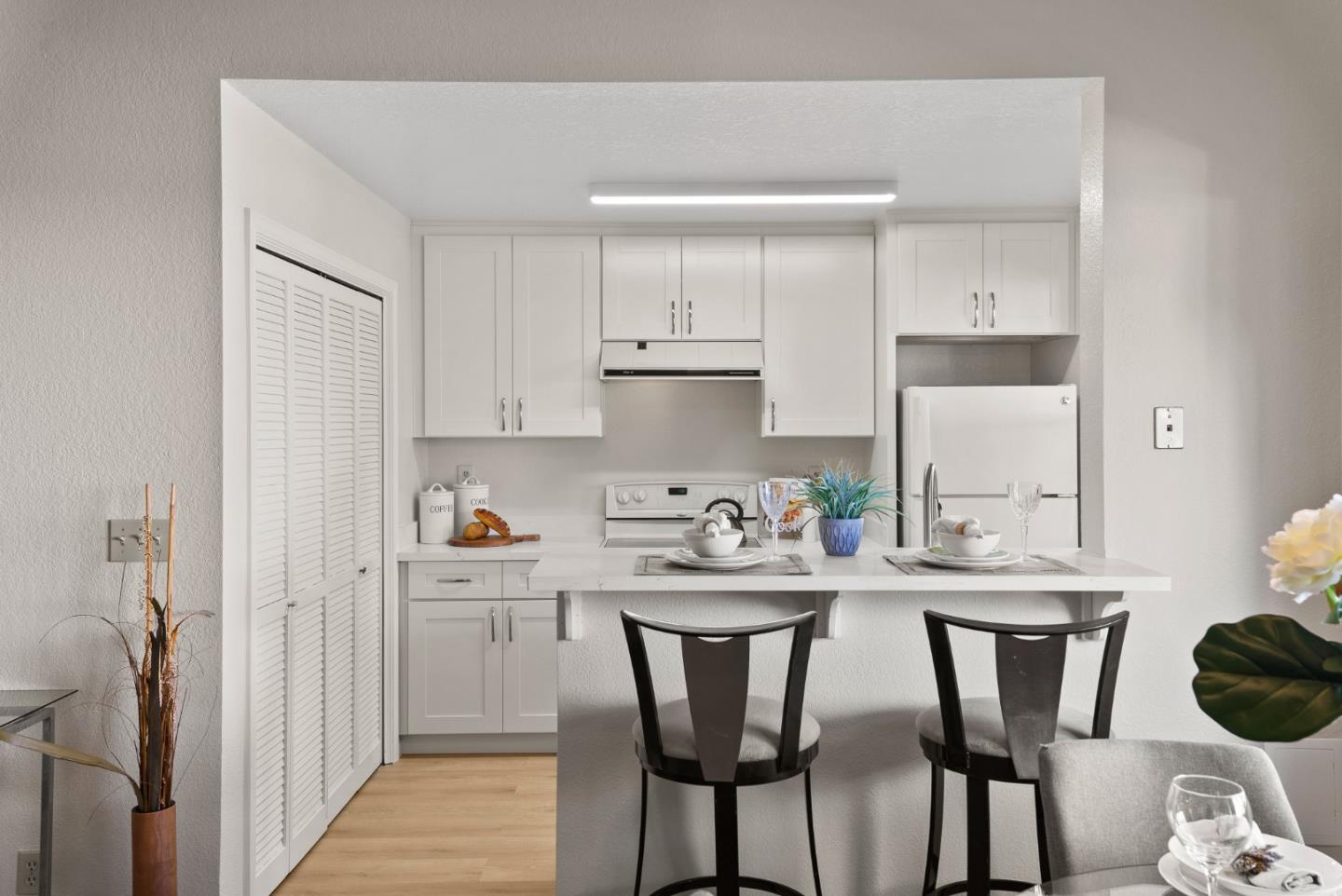 Detail Gallery Image 12 of 37 For 1340 Meadow Ridge Cir, San Jose,  CA 95131 - 2 Beds | 2 Baths
