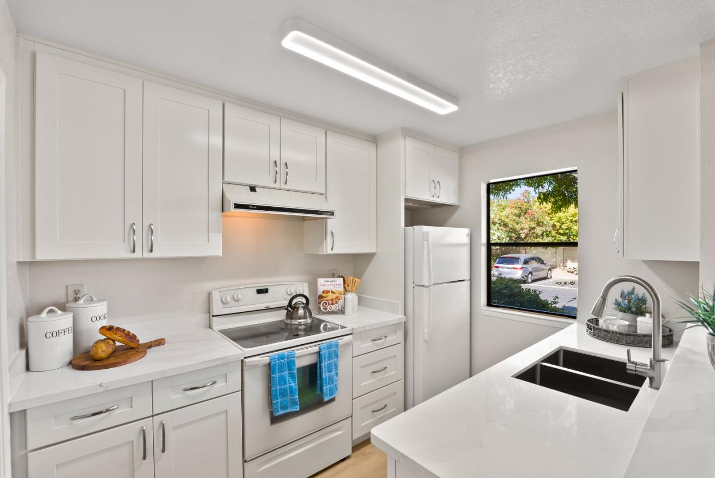 Detail Gallery Image 13 of 37 For 1340 Meadow Ridge Cir, San Jose,  CA 95131 - 2 Beds | 2 Baths