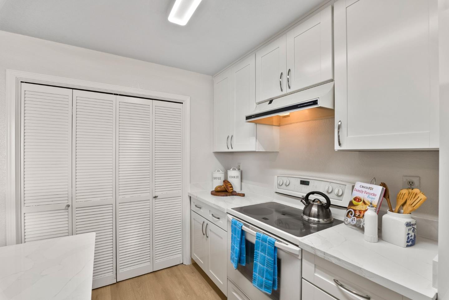 Detail Gallery Image 15 of 37 For 1340 Meadow Ridge Cir, San Jose,  CA 95131 - 2 Beds | 2 Baths