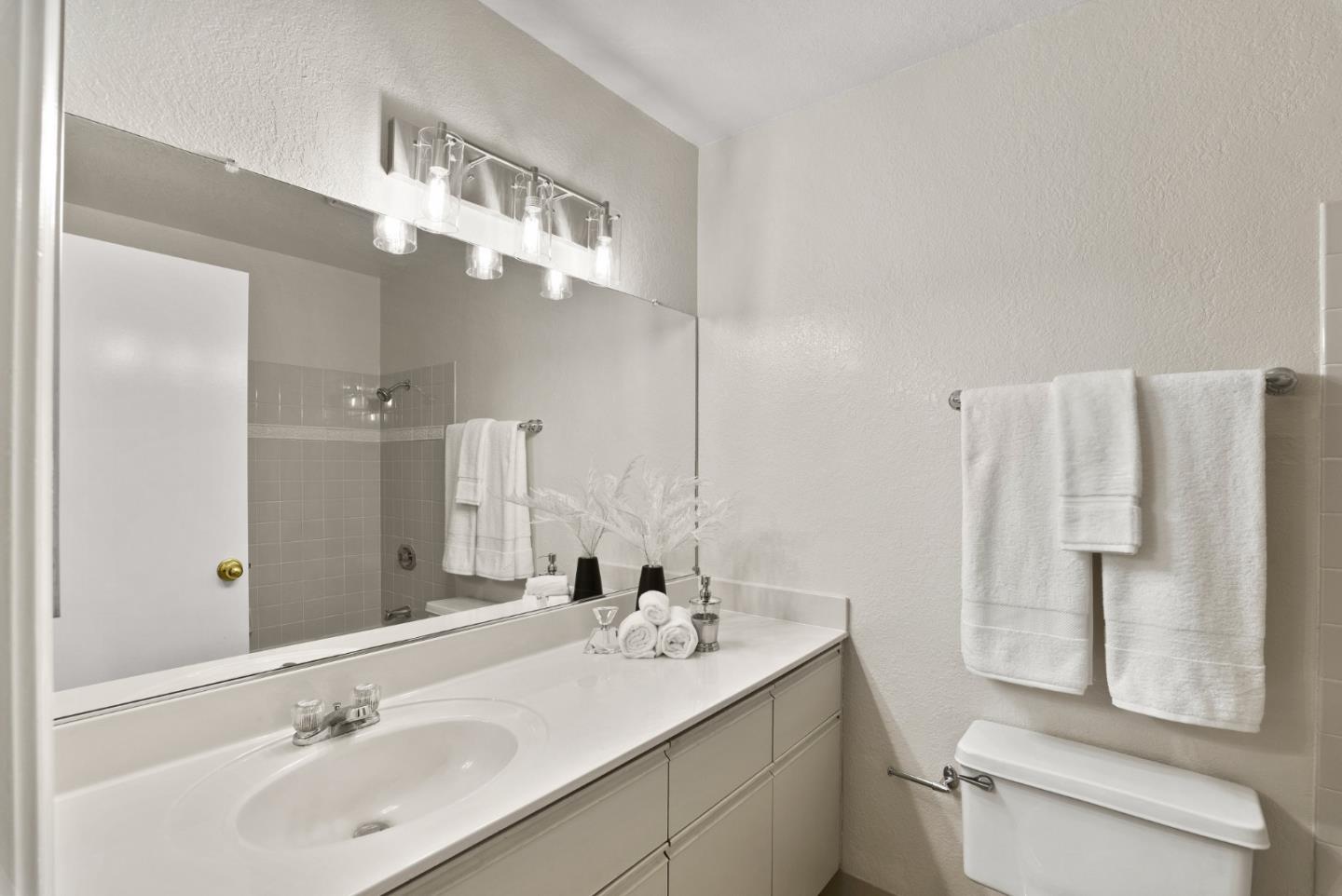 Detail Gallery Image 24 of 37 For 1340 Meadow Ridge Cir, San Jose,  CA 95131 - 2 Beds | 2 Baths