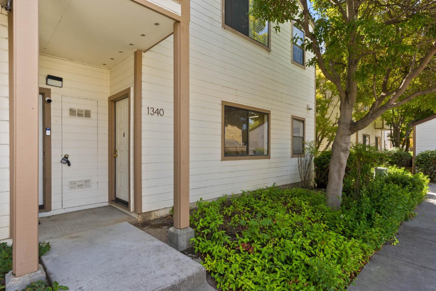 Detail Gallery Image 3 of 37 For 1340 Meadow Ridge Cir, San Jose,  CA 95131 - 2 Beds | 2 Baths