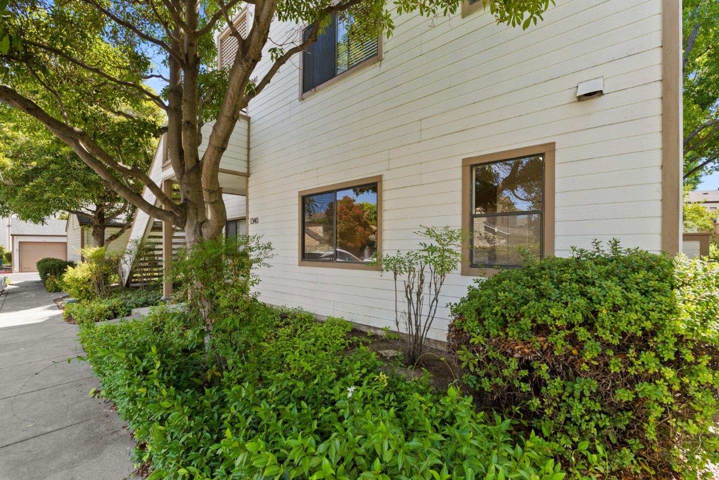 Detail Gallery Image 4 of 37 For 1340 Meadow Ridge Cir, San Jose,  CA 95131 - 2 Beds | 2 Baths