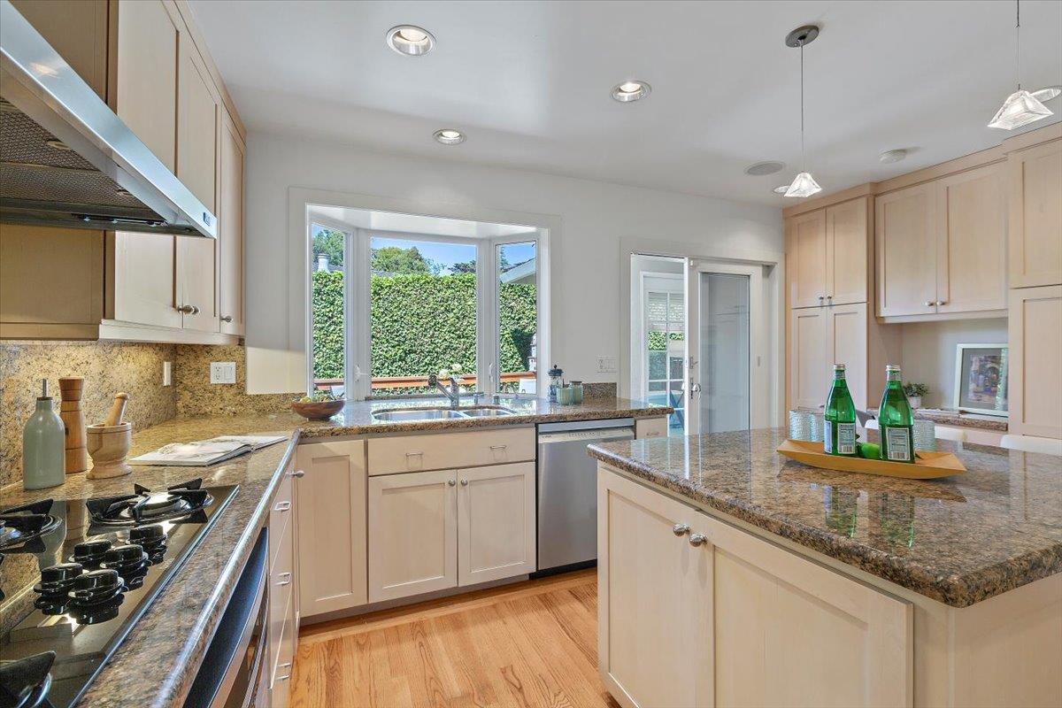 Detail Gallery Image 14 of 37 For 520 W Poplar Ave, San Mateo,  CA 94402 - 3 Beds | 2 Baths