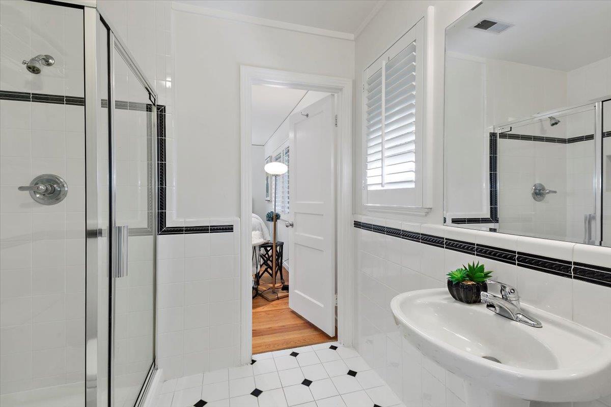 Detail Gallery Image 24 of 37 For 520 W Poplar Ave, San Mateo,  CA 94402 - 3 Beds | 2 Baths