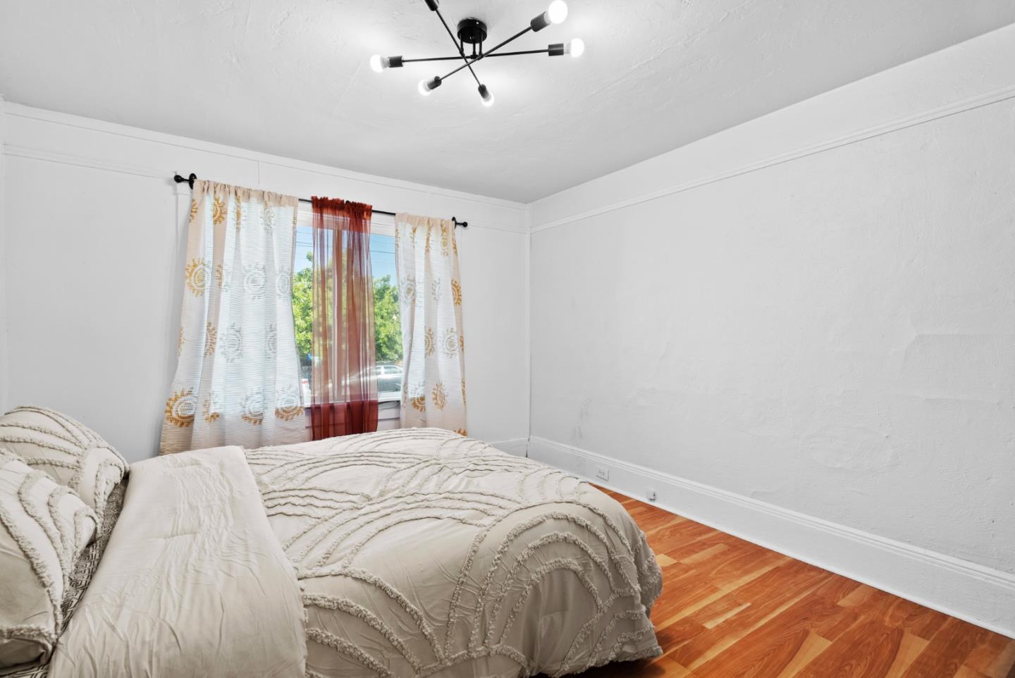 Detail Gallery Image 13 of 24 For 1902 88th Ave, Oakland,  CA 94621 - 2 Beds | 1 Baths