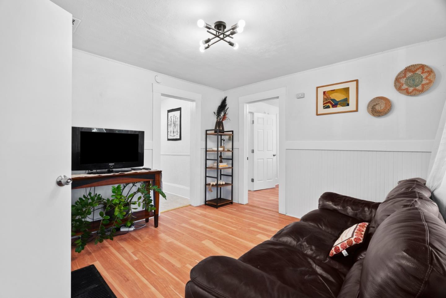 Detail Gallery Image 5 of 24 For 1902 88th Ave, Oakland,  CA 94621 - 2 Beds | 1 Baths