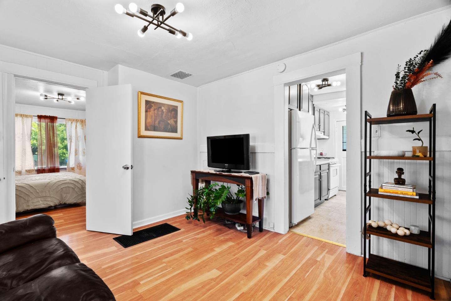Detail Gallery Image 7 of 24 For 1902 88th Ave, Oakland,  CA 94621 - 2 Beds | 1 Baths