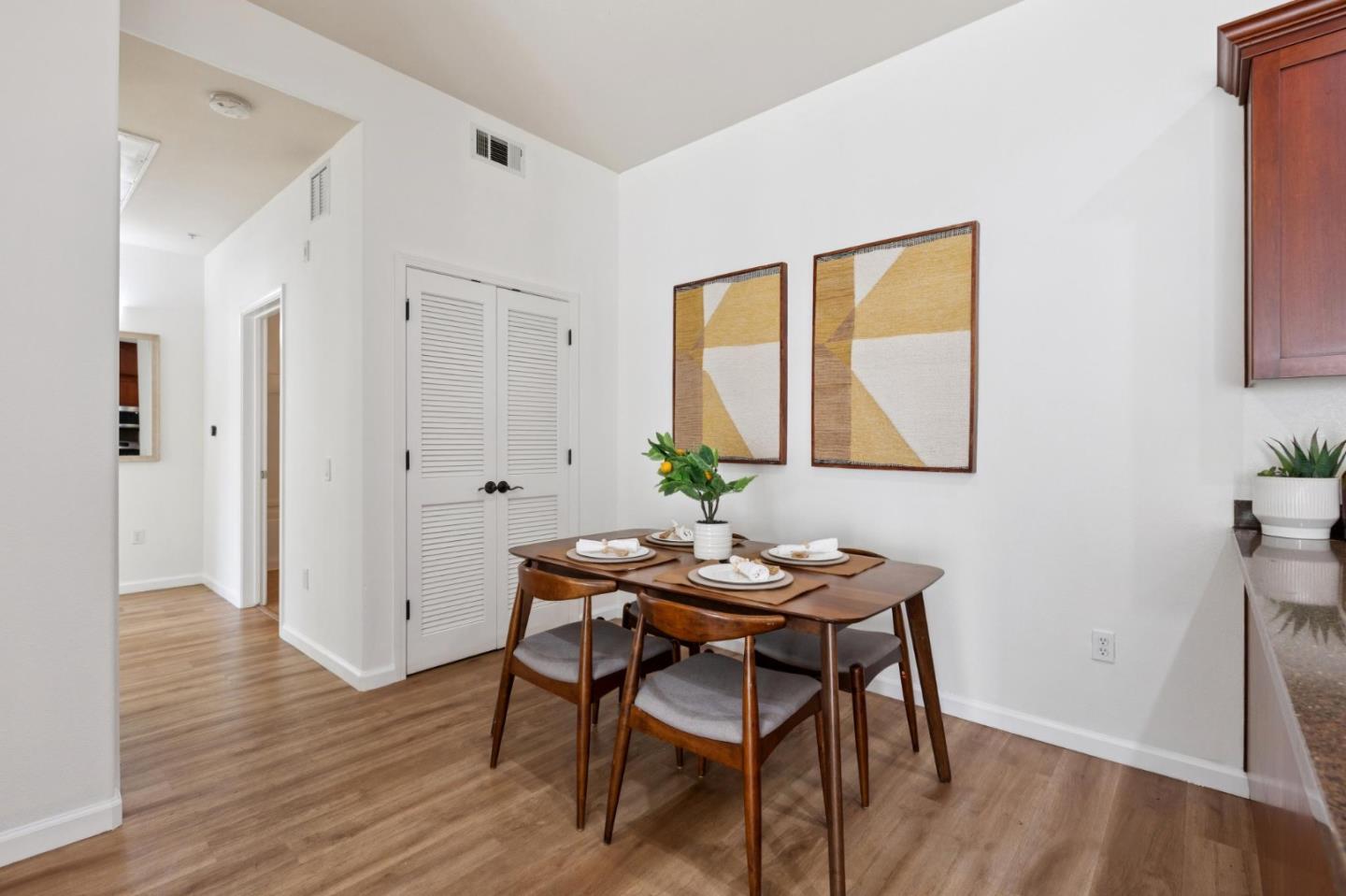 Detail Gallery Image 10 of 23 For 20128 Stevens Creek Boulevard #209,  Cupertino,  CA 95014 - 2 Beds | 2 Baths