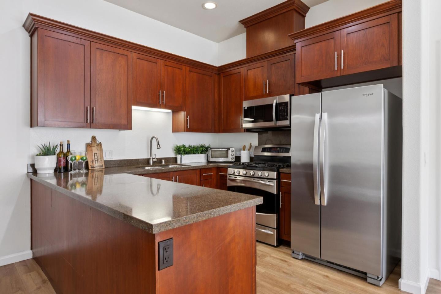 Detail Gallery Image 5 of 23 For 20128 Stevens Creek Boulevard #209,  Cupertino,  CA 95014 - 2 Beds | 2 Baths