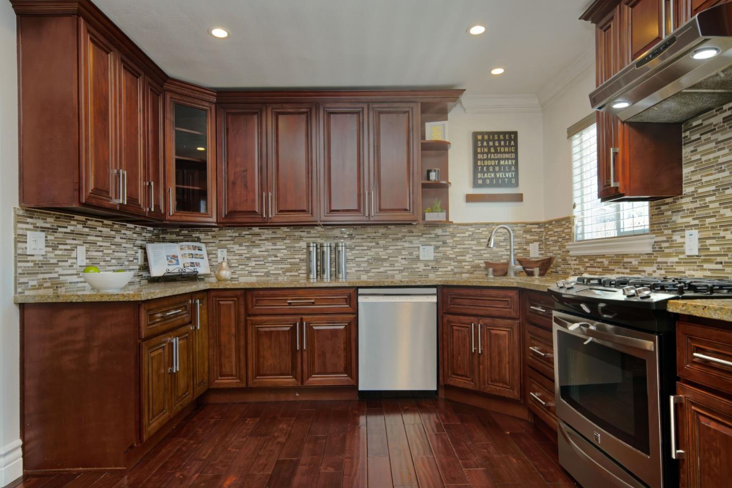 Detail Gallery Image 12 of 35 For 430 Belmont Way, San Jose,  CA 95125 - 3 Beds | 3 Baths