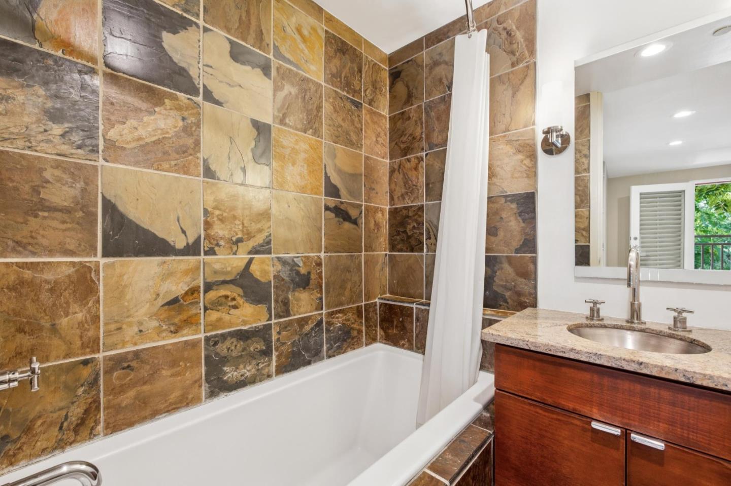 Detail Gallery Image 14 of 41 For 1835 Palm View Pl #103,  Santa Clara,  CA 95050 - 2 Beds | 2/1 Baths