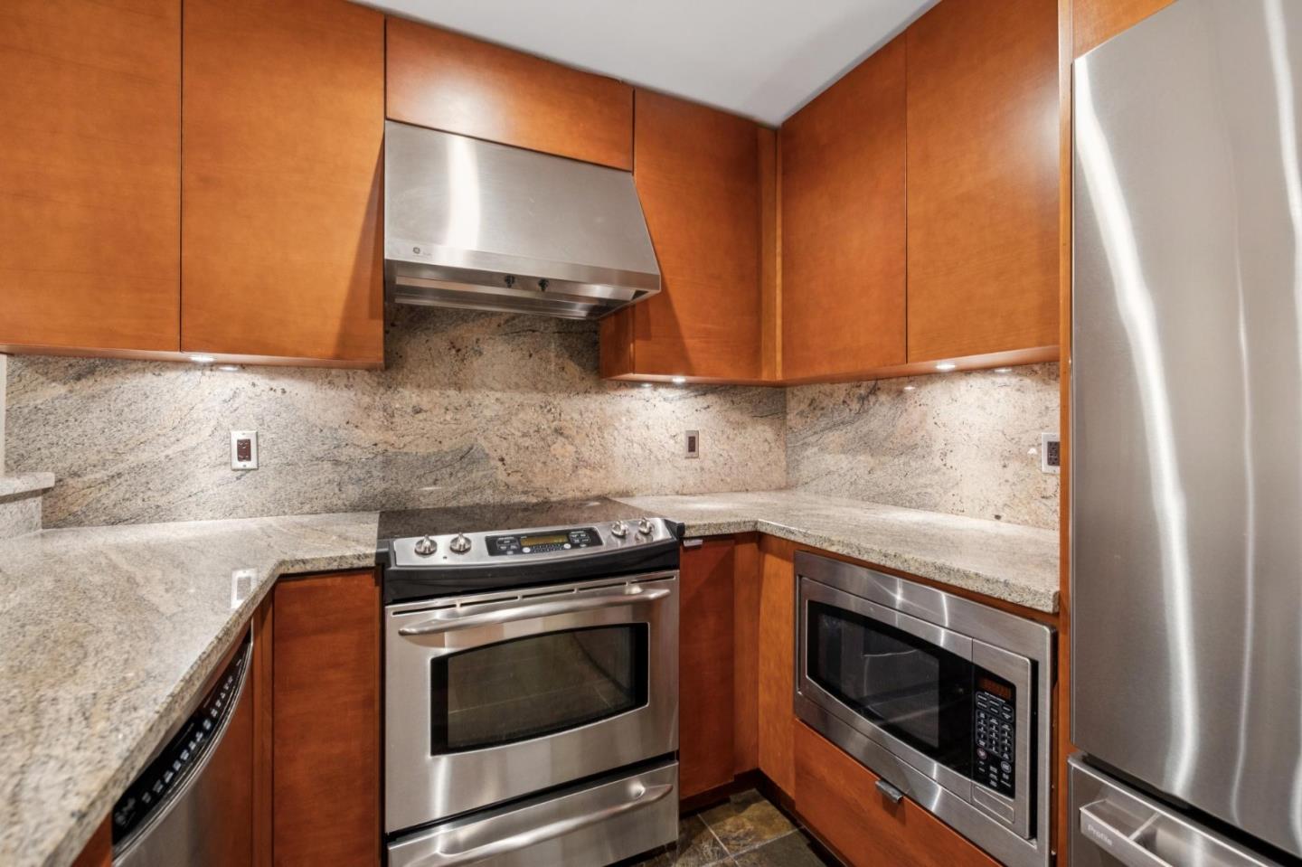 Detail Gallery Image 6 of 41 For 1835 Palm View Pl #103,  Santa Clara,  CA 95050 - 2 Beds | 2/1 Baths