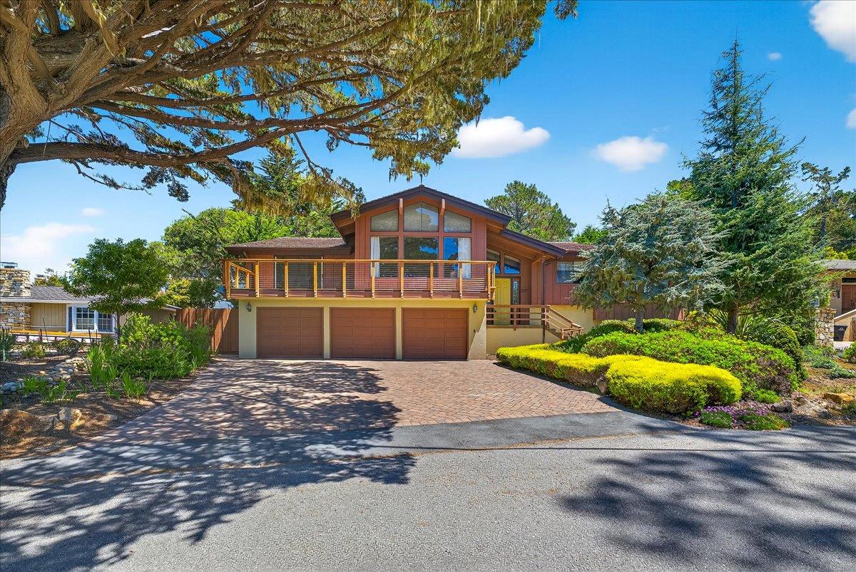 Detail Gallery Image 9 of 59 For 3037 Strawberry Hill Rd, Pebble Beach,  CA 93953 - 3 Beds | 2/1 Baths