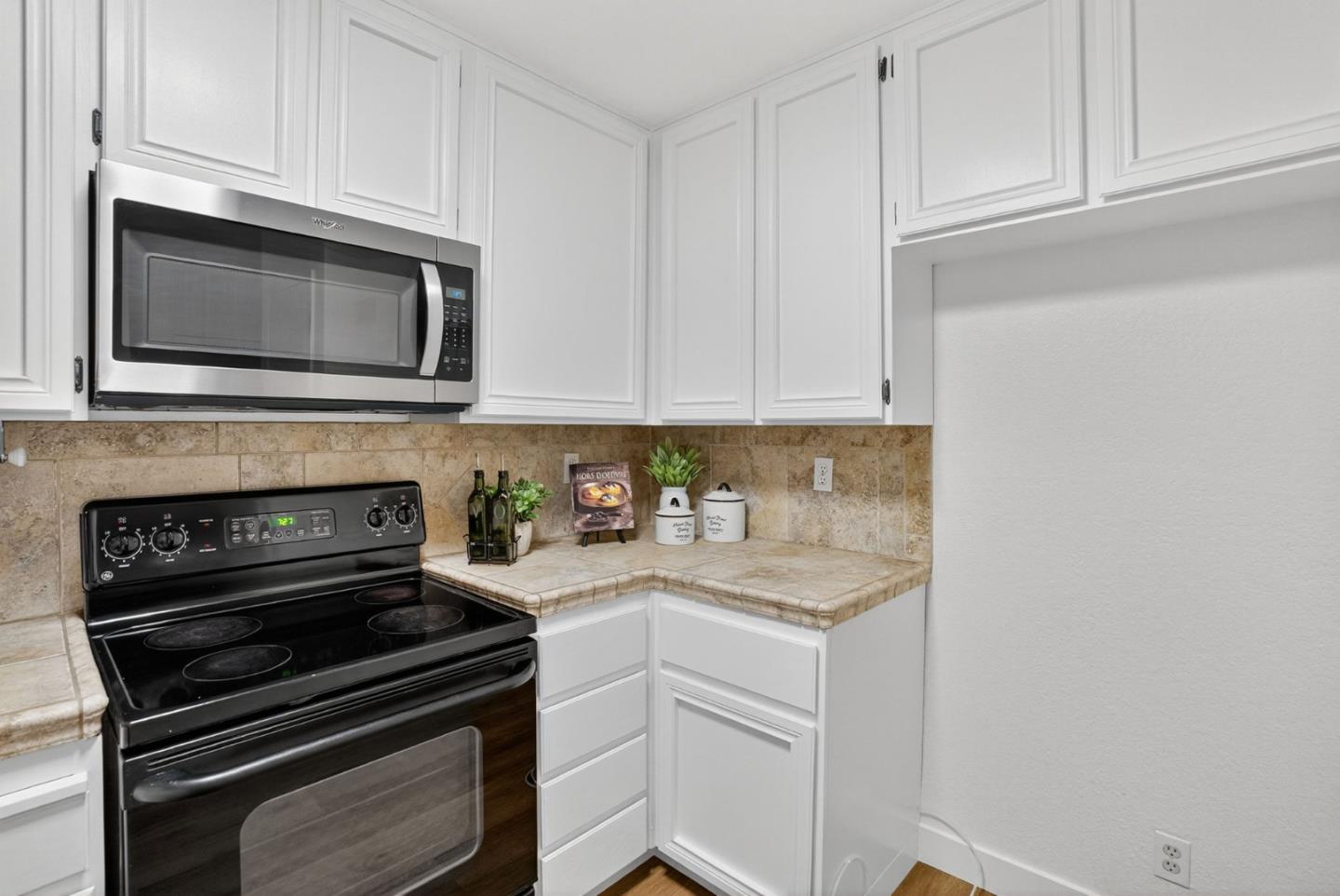 Detail Gallery Image 10 of 25 For 4853 Pine Forest Pl, San Jose,  CA 95118 - 2 Beds | 2 Baths