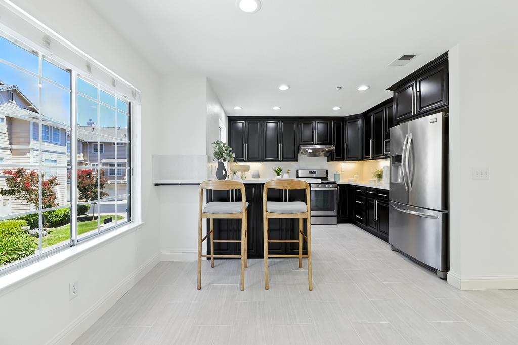 Detail Gallery Image 10 of 43 For 1140 Pointe Hope Lndg, San Jose,  CA 95131 - 3 Beds | 2/1 Baths