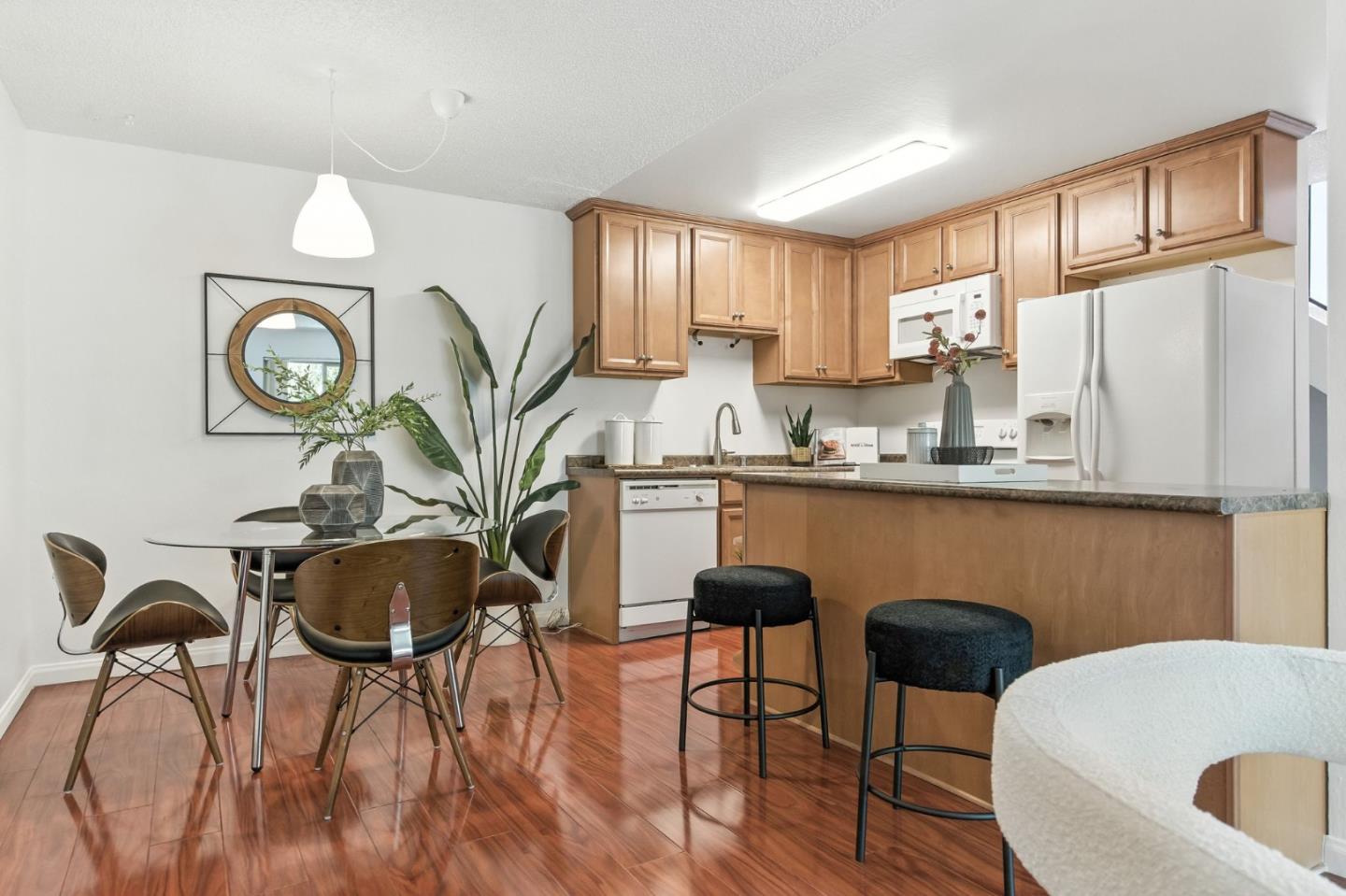 Detail Gallery Image 10 of 25 For 490 Auburn Way #14,  San Jose,  CA 95129 - 2 Beds | 1/1 Baths