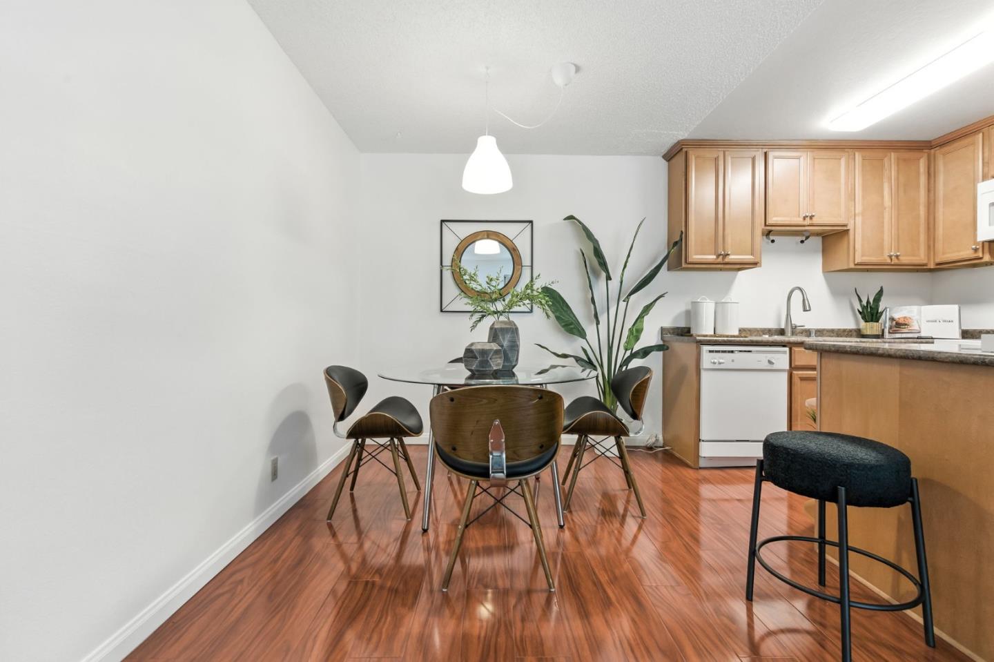 Detail Gallery Image 11 of 25 For 490 Auburn Way #14,  San Jose,  CA 95129 - 2 Beds | 1/1 Baths