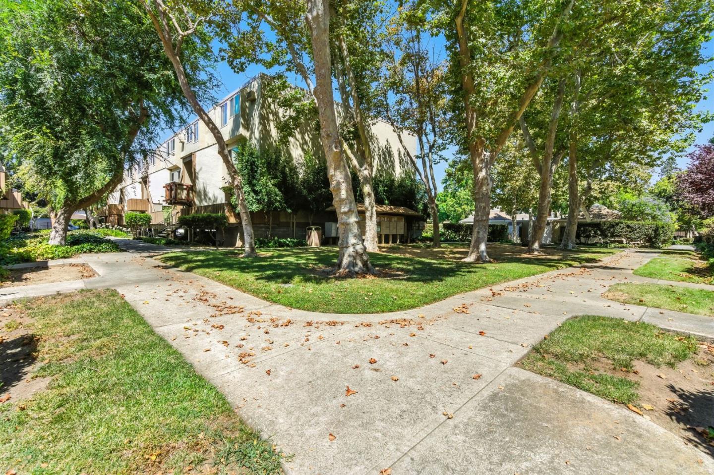 Detail Gallery Image 3 of 25 For 490 Auburn Way #14,  San Jose,  CA 95129 - 2 Beds | 1/1 Baths