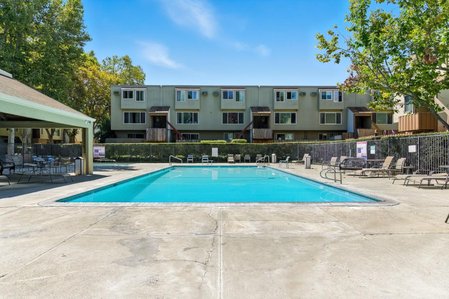 Detail Gallery Image 4 of 25 For 490 Auburn Way #14,  San Jose,  CA 95129 - 2 Beds | 1/1 Baths