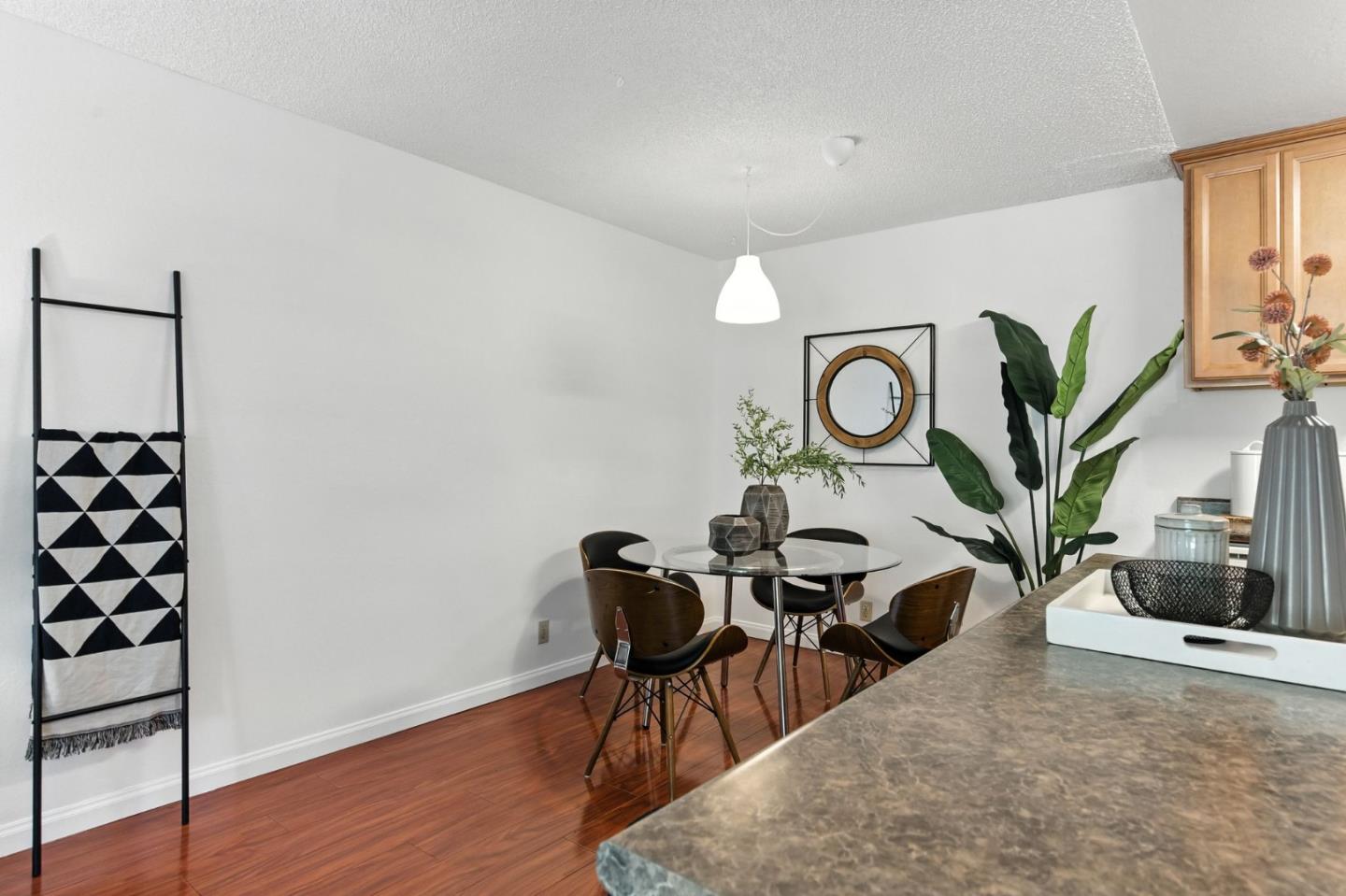 Detail Gallery Image 9 of 25 For 490 Auburn Way #14,  San Jose,  CA 95129 - 2 Beds | 1/1 Baths