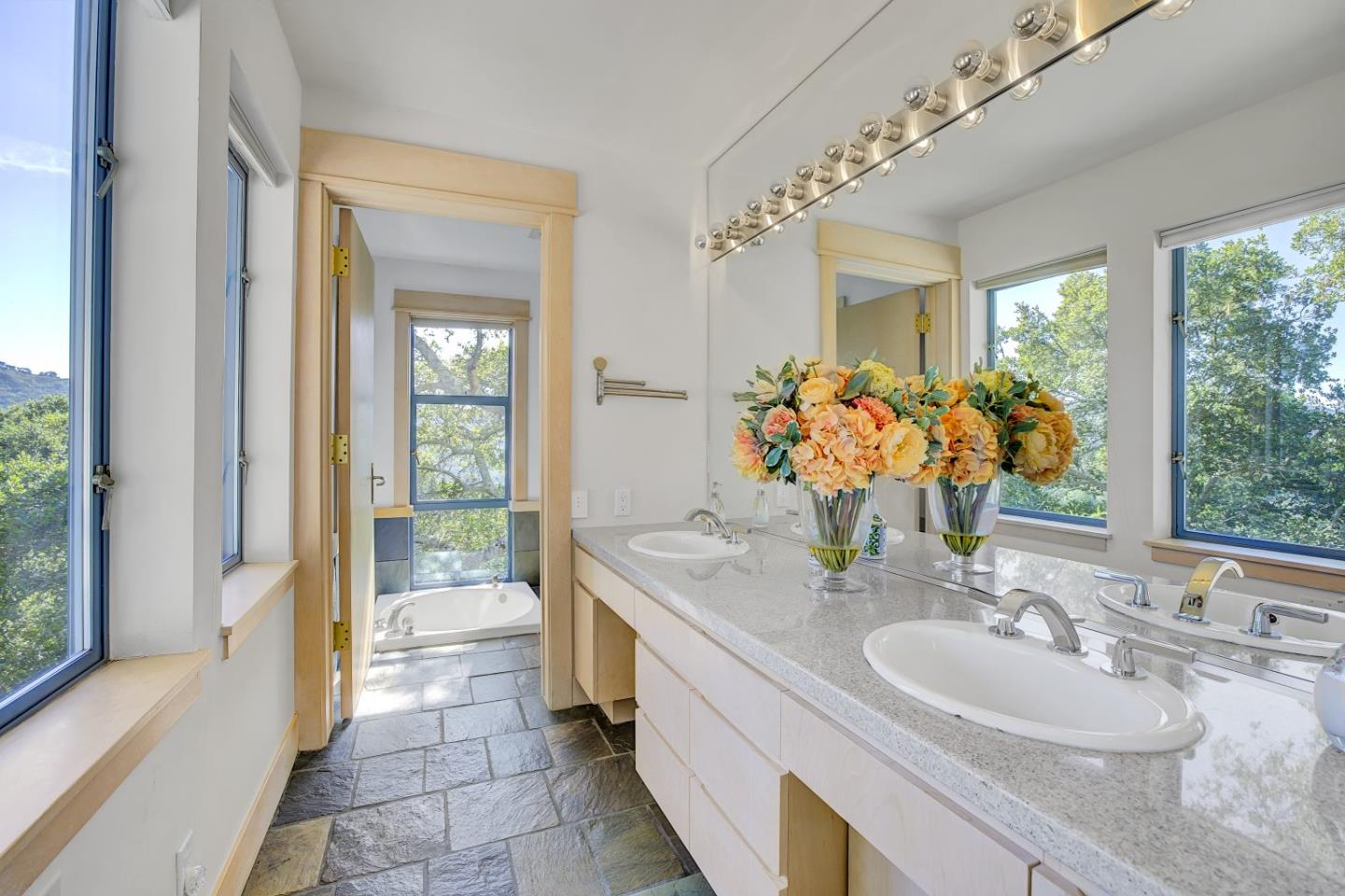 Detail Gallery Image 7 of 17 For 319 Tappan Ter, Orinda,  CA 94563 - 5 Beds | 4/1 Baths