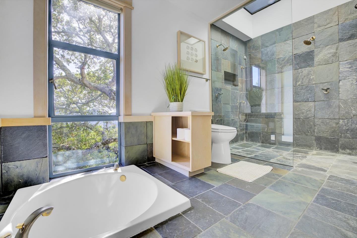 Detail Gallery Image 8 of 17 For 319 Tappan Ter, Orinda,  CA 94563 - 5 Beds | 4/1 Baths