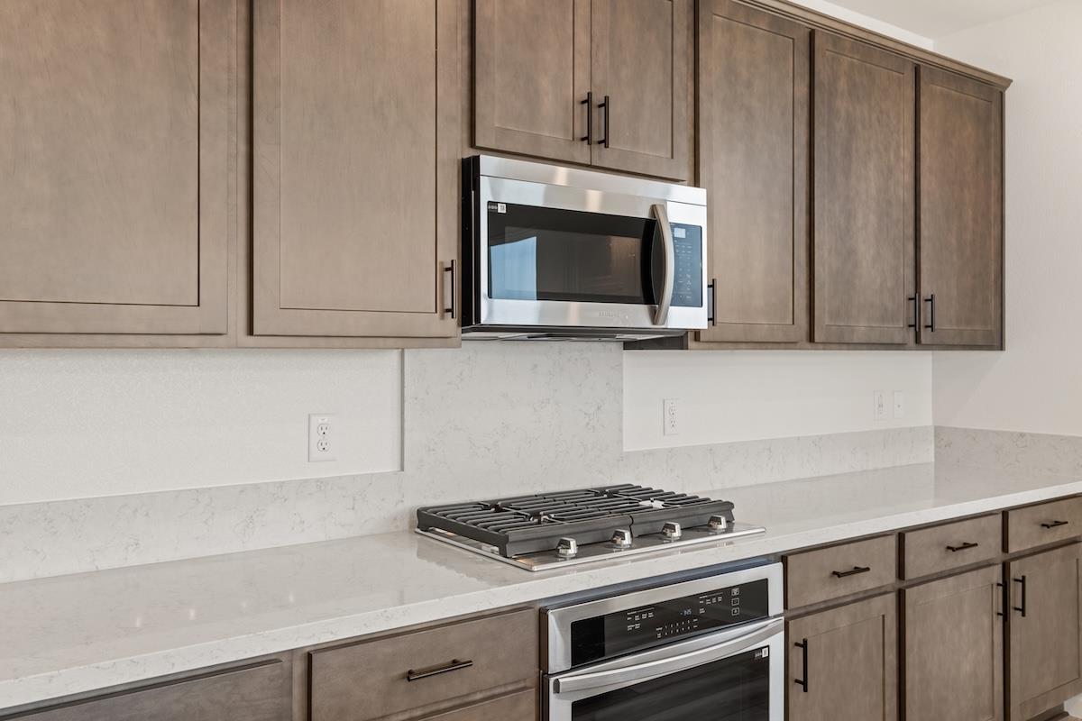 Detail Gallery Image 17 of 52 For 321 Summer Morning Dr, Hollister,  CA 95023 - 5 Beds | 3 Baths