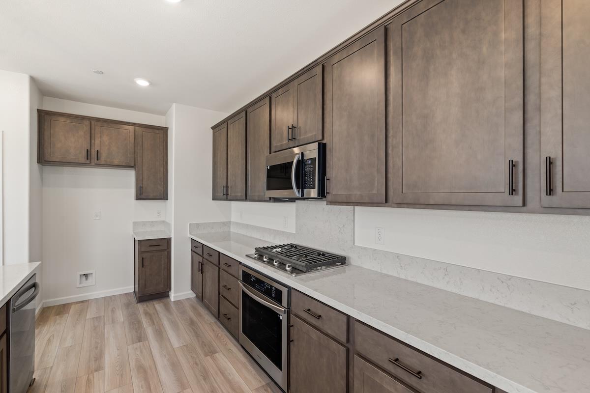 Detail Gallery Image 18 of 52 For 321 Summer Morning Dr, Hollister,  CA 95023 - 5 Beds | 3 Baths