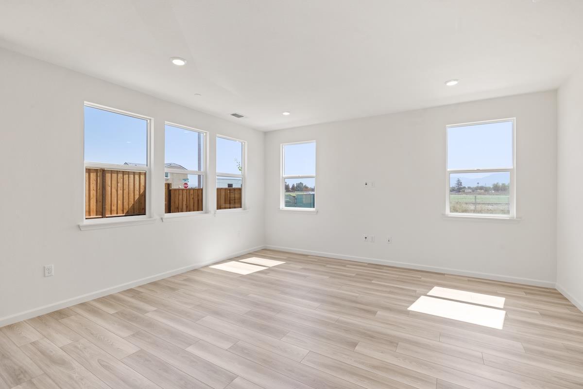 Detail Gallery Image 20 of 52 For 321 Summer Morning Dr, Hollister,  CA 95023 - 5 Beds | 3 Baths