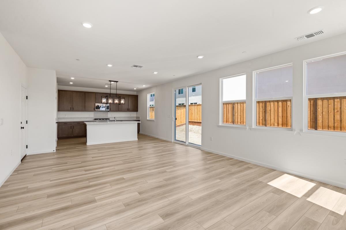 Detail Gallery Image 22 of 52 For 321 Summer Morning Dr, Hollister,  CA 95023 - 5 Beds | 3 Baths