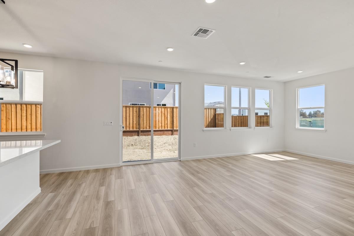 Detail Gallery Image 23 of 52 For 321 Summer Morning Dr, Hollister,  CA 95023 - 5 Beds | 3 Baths