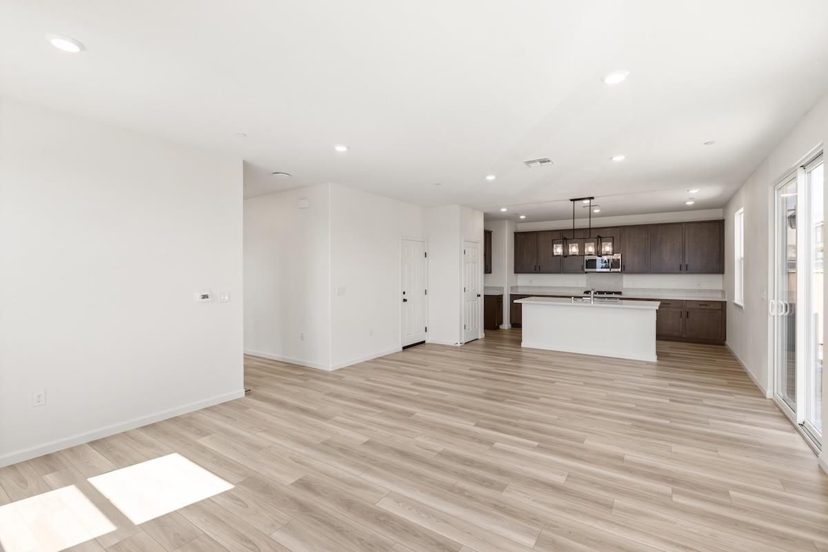 Detail Gallery Image 24 of 52 For 321 Summer Morning Dr, Hollister,  CA 95023 - 5 Beds | 3 Baths