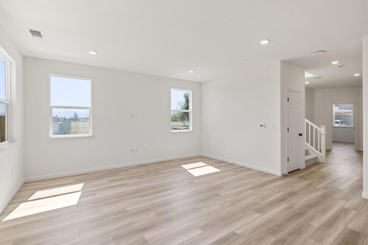 Detail Gallery Image 26 of 52 For 321 Summer Morning Dr, Hollister,  CA 95023 - 5 Beds | 3 Baths