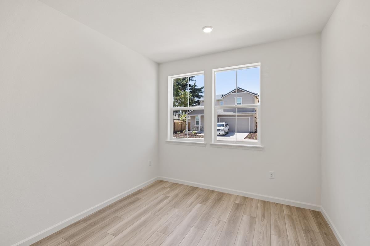 Detail Gallery Image 36 of 52 For 321 Summer Morning Dr, Hollister,  CA 95023 - 5 Beds | 3 Baths