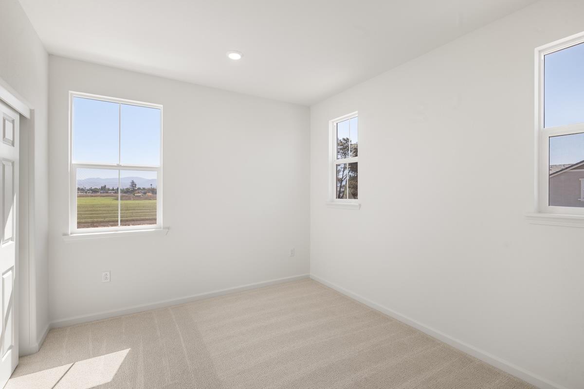 Detail Gallery Image 38 of 52 For 321 Summer Morning Dr, Hollister,  CA 95023 - 5 Beds | 3 Baths