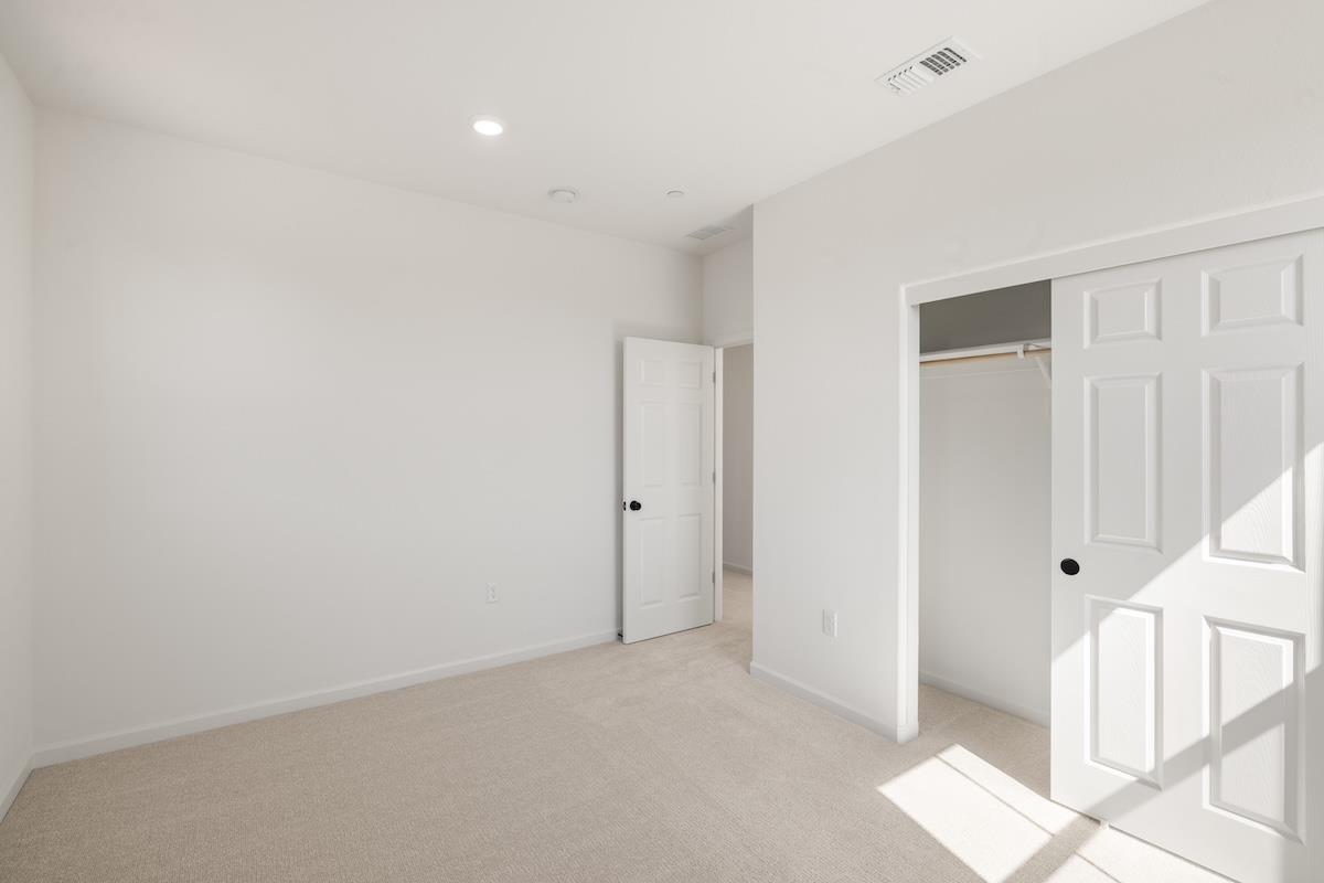 Detail Gallery Image 39 of 52 For 321 Summer Morning Dr, Hollister,  CA 95023 - 5 Beds | 3 Baths