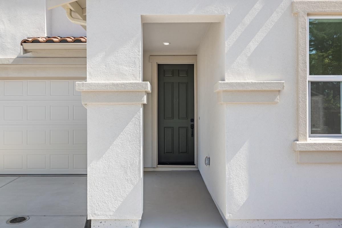 Detail Gallery Image 4 of 52 For 321 Summer Morning Dr, Hollister,  CA 95023 - 5 Beds | 3 Baths