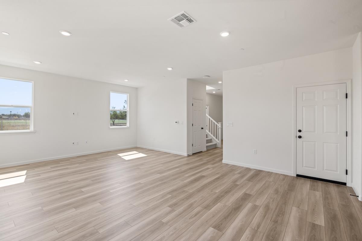 Detail Gallery Image 44 of 52 For 321 Summer Morning Dr, Hollister,  CA 95023 - 5 Beds | 3 Baths