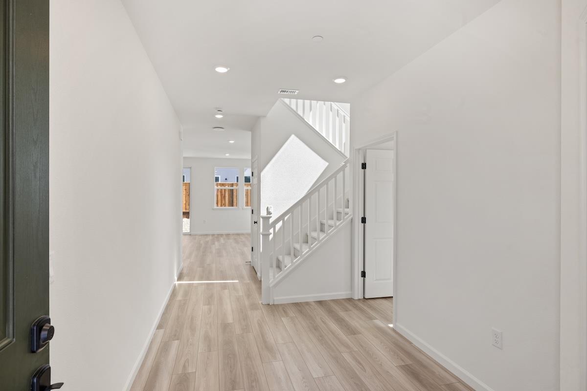 Detail Gallery Image 45 of 52 For 321 Summer Morning Dr, Hollister,  CA 95023 - 5 Beds | 3 Baths