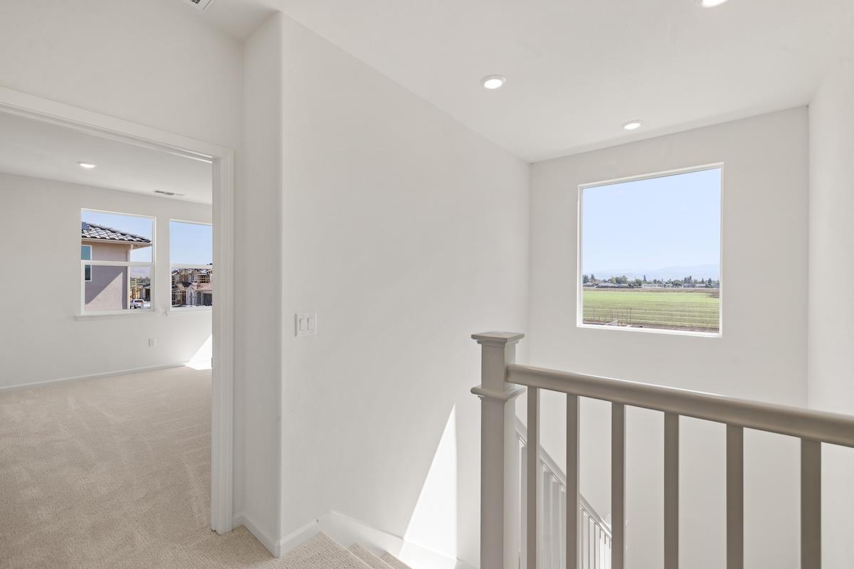 Detail Gallery Image 46 of 52 For 321 Summer Morning Dr, Hollister,  CA 95023 - 5 Beds | 3 Baths