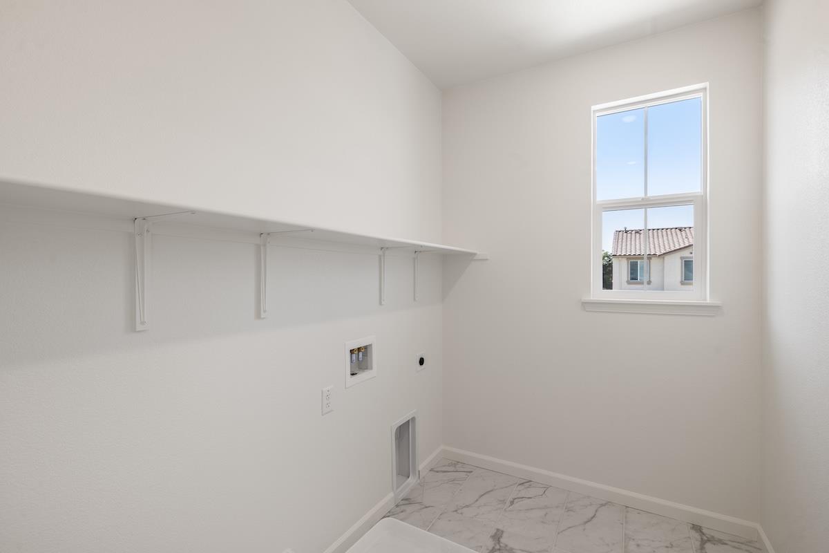 Detail Gallery Image 47 of 52 For 321 Summer Morning Dr, Hollister,  CA 95023 - 5 Beds | 3 Baths