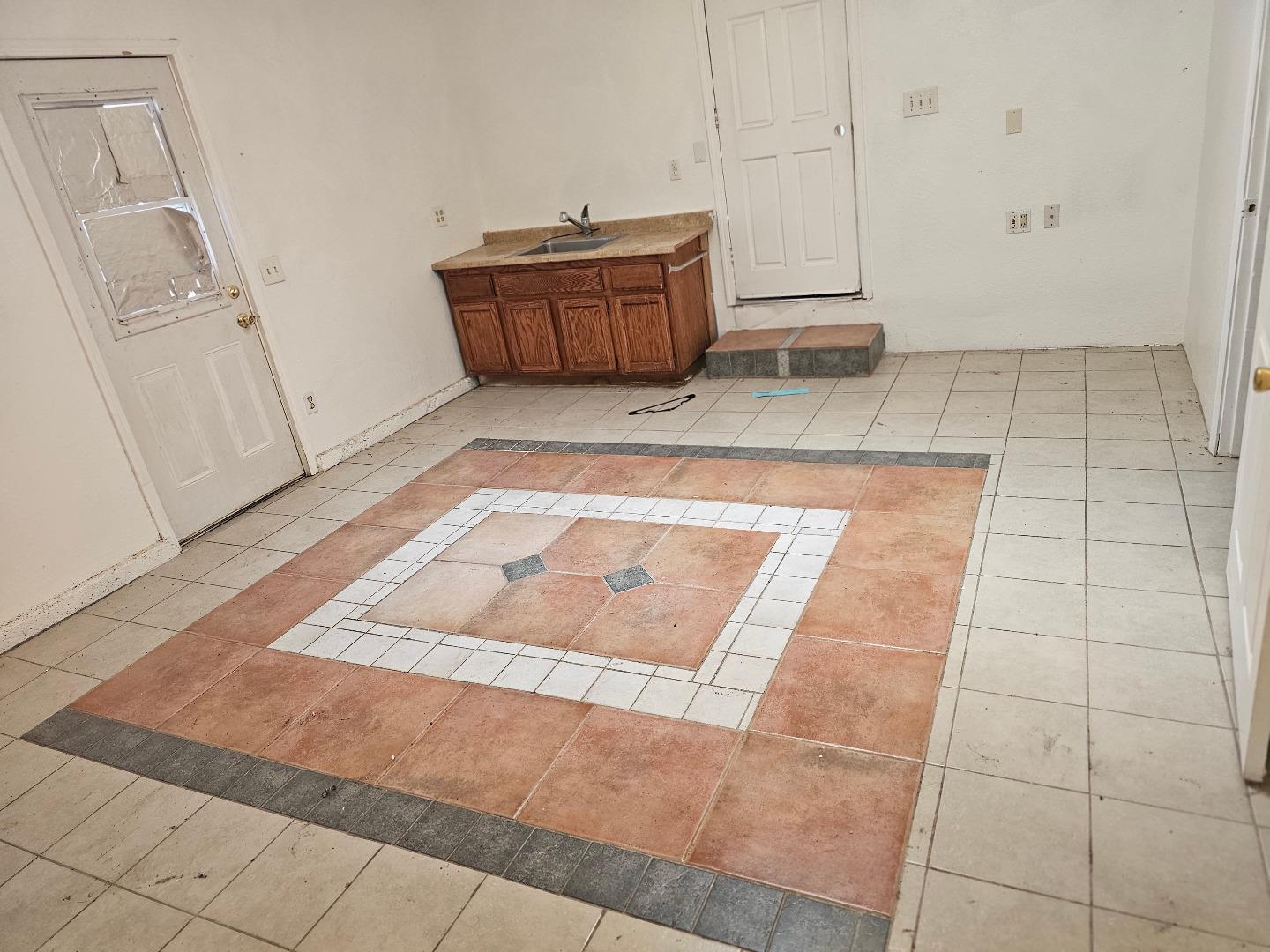 Detail Gallery Image 6 of 17 For 45090 Crown Ave, King City,  CA 93930 - 3 Beds | 2 Baths