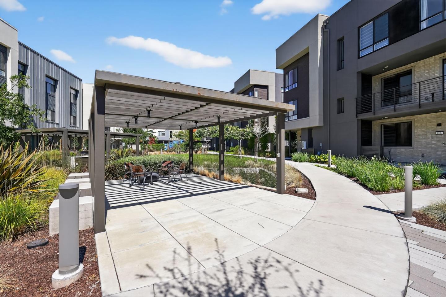 Detail Gallery Image 2 of 55 For 3891 Vanguard Cmn #1004,  Fremont,  CA 94538 - 2 Beds | 2/1 Baths