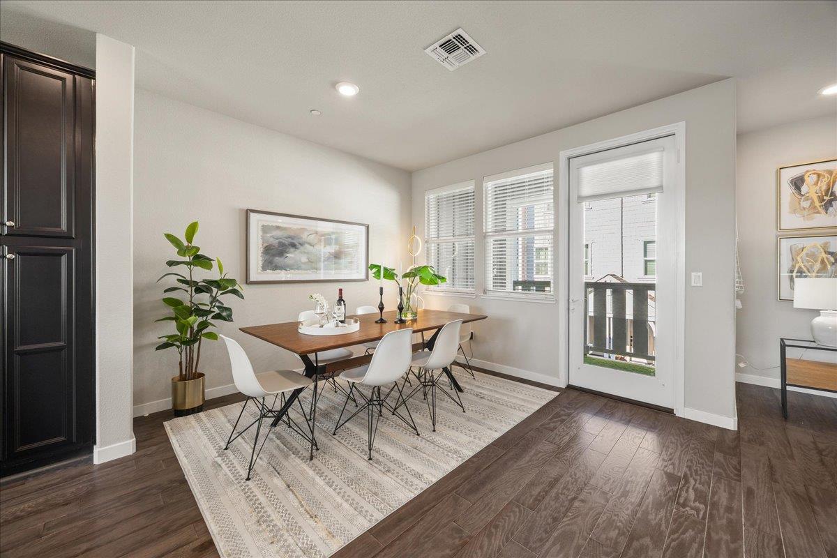 Detail Gallery Image 10 of 33 For 11 Tidal Way, San Mateo,  CA 94401 - 3 Beds | 2/1 Baths