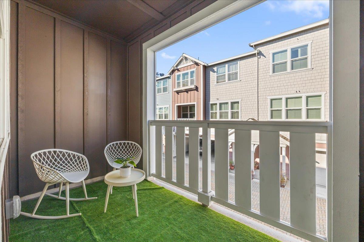Detail Gallery Image 11 of 33 For 11 Tidal Way, San Mateo,  CA 94401 - 3 Beds | 2/1 Baths