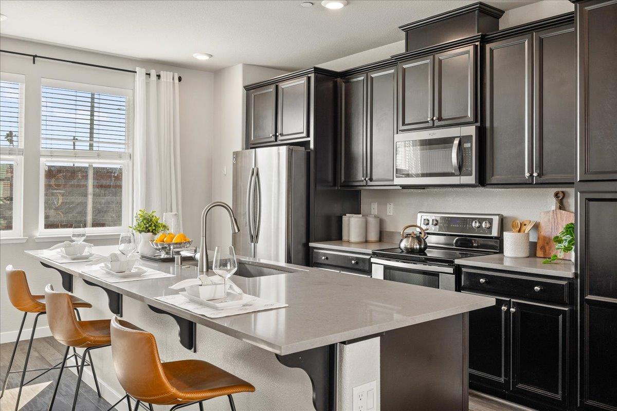 Detail Gallery Image 5 of 33 For 11 Tidal Way, San Mateo,  CA 94401 - 3 Beds | 2/1 Baths