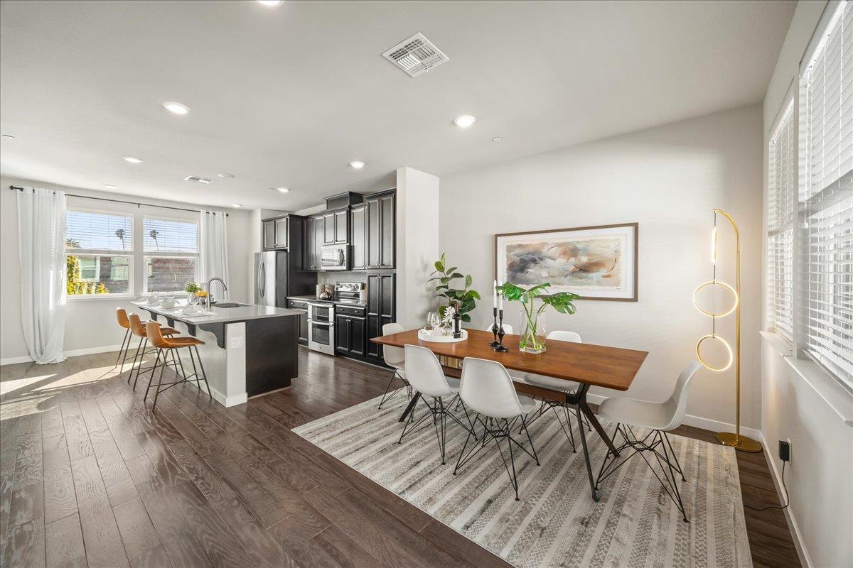 Detail Gallery Image 6 of 33 For 11 Tidal Way, San Mateo,  CA 94401 - 3 Beds | 2/1 Baths