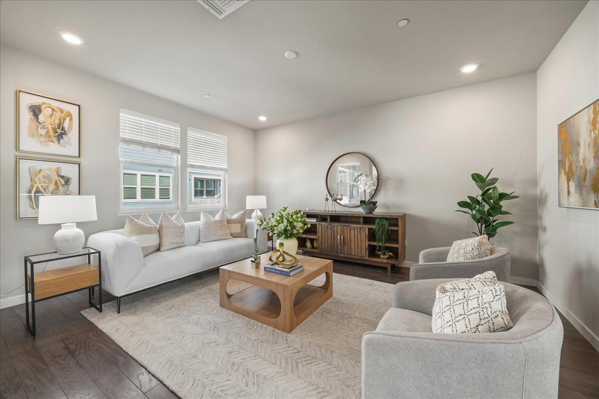 Detail Gallery Image 8 of 33 For 11 Tidal Way, San Mateo,  CA 94401 - 3 Beds | 2/1 Baths